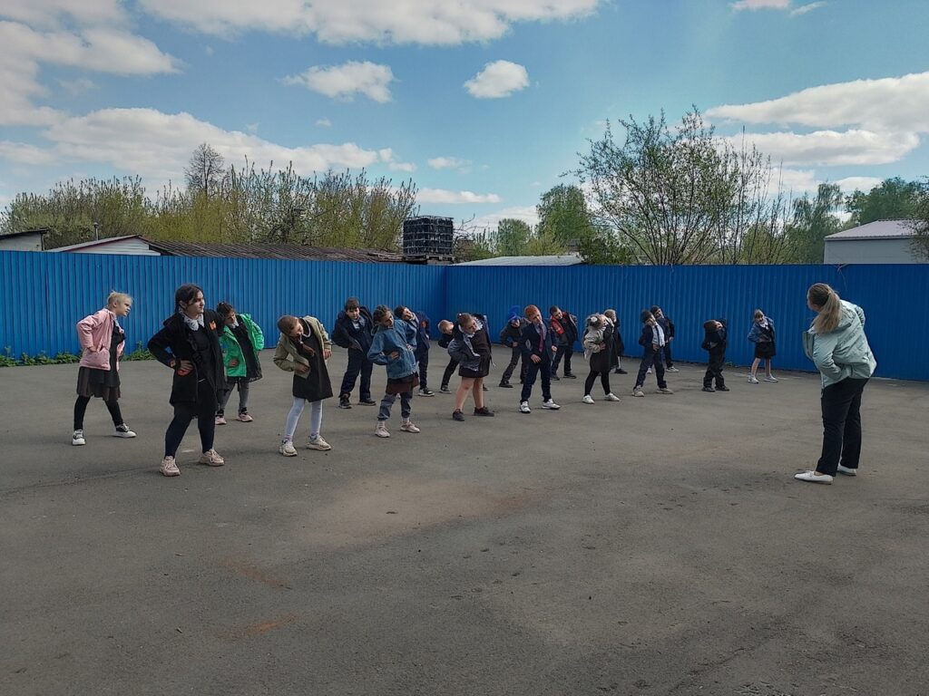 Здоровое поколение: зарядка с участниками объединения «Дорога безопасности»