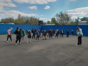 Здоровое поколение: зарядка с участниками объединения «Дорога безопасности»