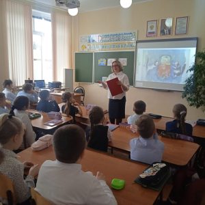 Путешествие в мир фольклора: занятие для детей