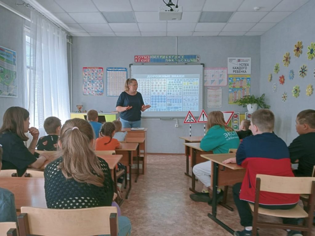 Азбука дорожной безопасности: занятие в Шацком Доме детского творчества
