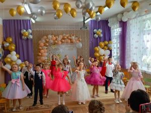 Выпускной праздник в Чернослободском детском саду «Колосок»: яркие выступления и будущие успехи