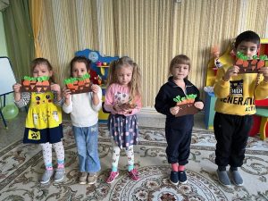 Наши юные мастера из объединения «Рукоделие» освоили новое искусство — складывали яркие и забавные оригами